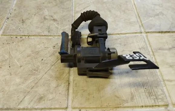 Audi A6 S6 C5 4B Vacuum valve 1J0906283A