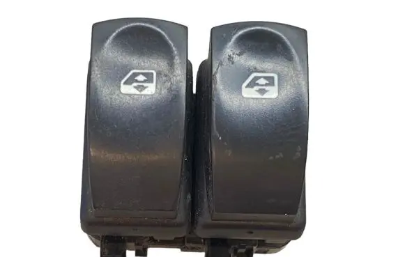 Renault Modus Electric window control switch 8200277631A 600600H