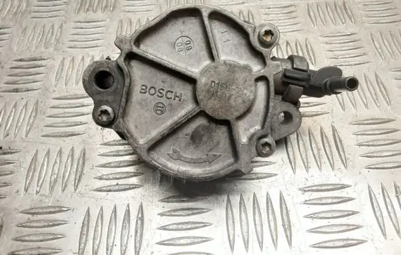 Ford Focus Vacuum pump D1562C1 1107T