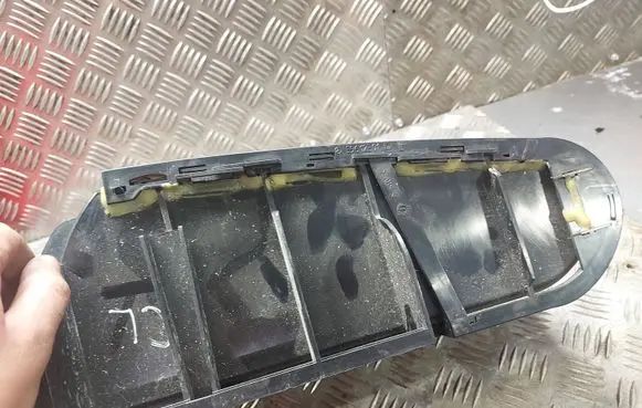 Mercedes-Benz S W220 Glove box 2208400574