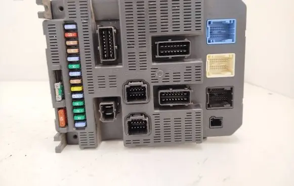 Citroen C4 I Fuse module 1230294010408 9663798480 2874136180308