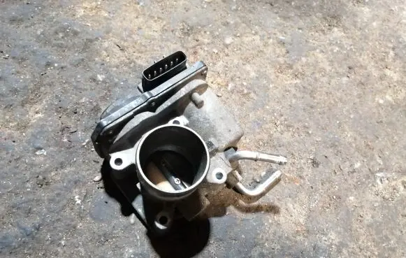 Toyota Corolla E120 E130 Throttle valve 220300D020