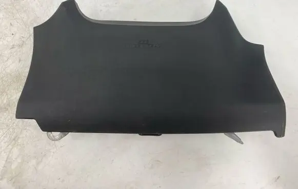 Toyota Auris 150 Knee airbag