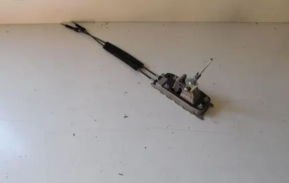 Volkswagen Touran II Gear selector/shifter in gearbox 