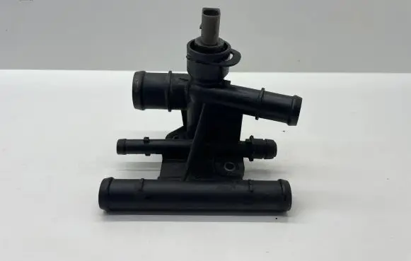 Audi A6 S6 C6 4F Engine coolant pipe/hose 06F121133G