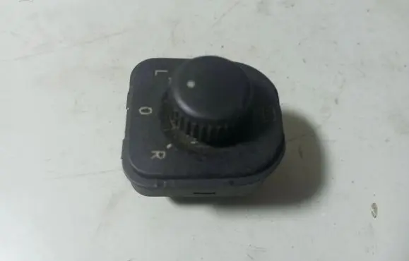 Volkswagen PASSAT B6 Wing mirror switch 1K0959565H 199601S