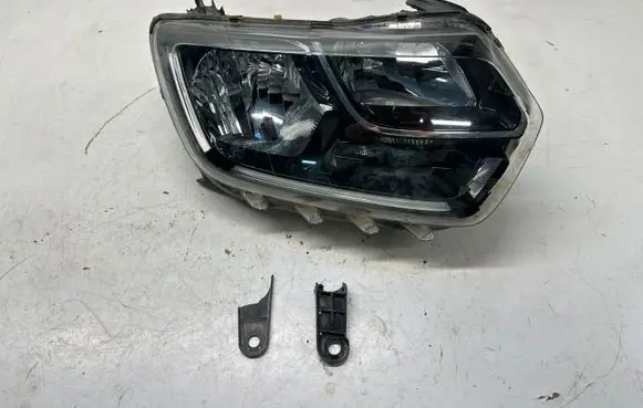 Dacia Duster II Headlight/headlamp 260101133R