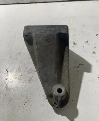 Mercedes-Benz CLK A209 C209 Engine mounting bracket A6112230804