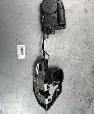 BMW 7 F01 F02 F03 F04 Rear door soft close latching motor 51227185688 51225A36E16 7185688
