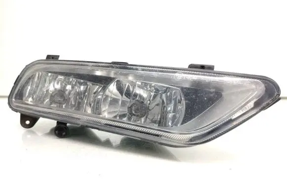 Volkswagen PASSAT B7 Front fog light 176623