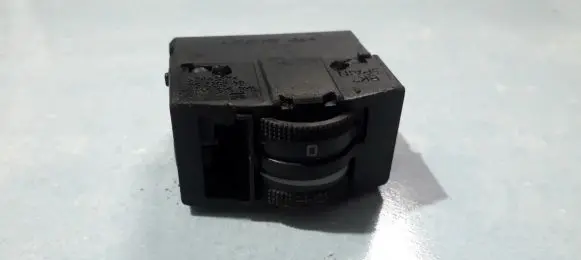 Seat Toledo I (1L) Headlight level height control switch 1M0919094A 04052254