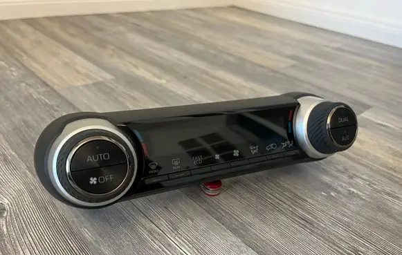 Toyota RAV 4 (XA50) Climate control unit 5590042580