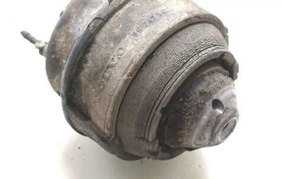 Engine mount bracket