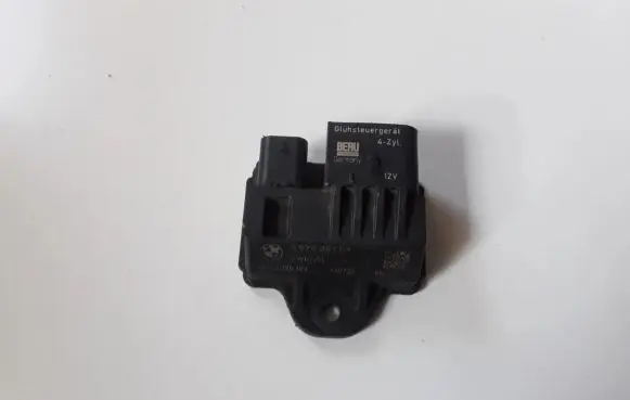 BMW 5 F10 F11 Glow plug pre-heat relay 8570087