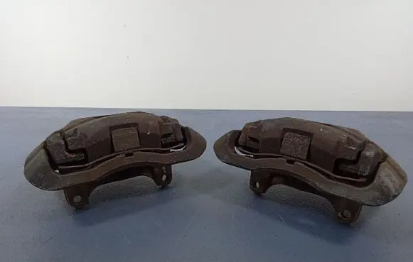 Volkswagen PASSAT B6 Front brake caliper