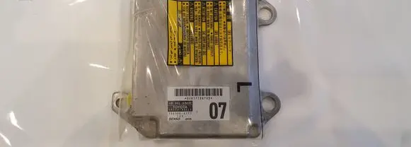 Toyota Land Cruiser (J120) Airbag control unit/module 8917060120