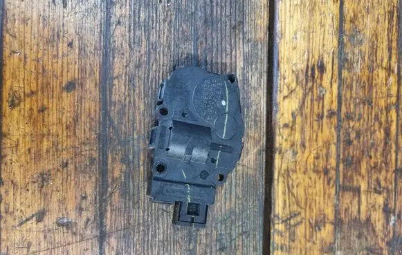 BMW 1 F20 F21 Air flap motor/actuator 410475520 9298886D 180620083