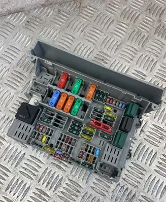 BMW 3 E90 E91 Fuse module 6906623