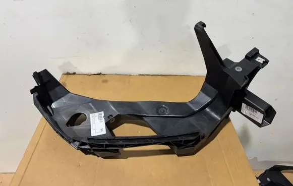 Audi Q4 e-tron Headlight/headlamp mounting bracket 89A805325B