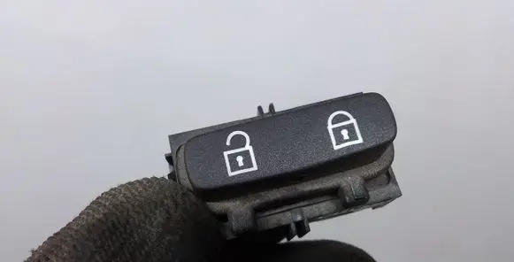 Volvo V70 Central locking switch button 30710475