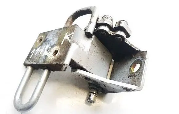 Audi A4 S4 B6 8E 8H Rear door lower hinge 8E0833411