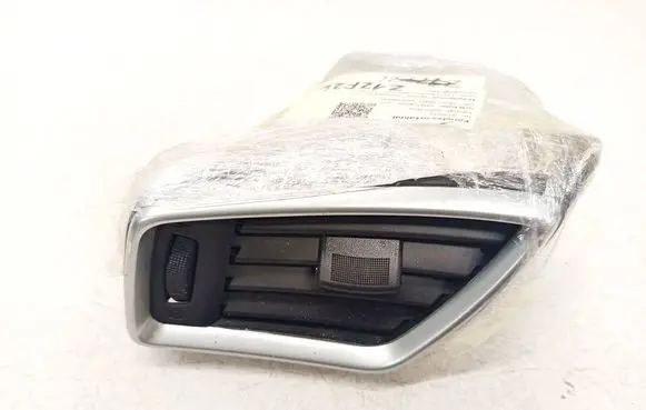 Nissan Qashqai Dash center air vent grill 687614EA0A