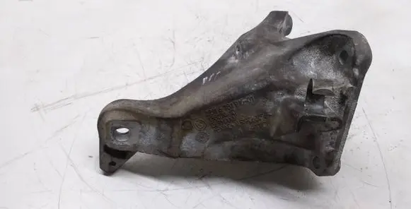 BMW 1 E82 E88 Engine mounting bracket 6781916 13807410