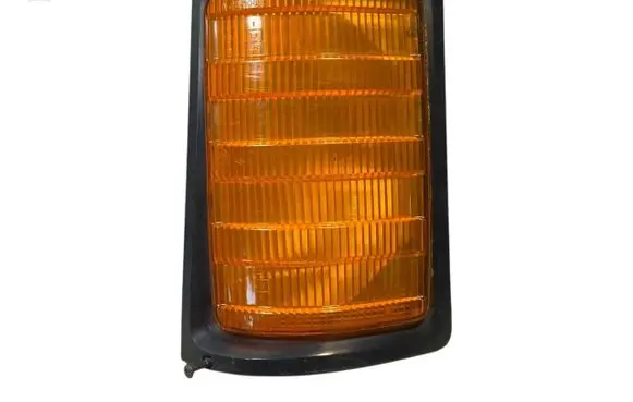 Mercedes-Benz 100 W631 Front indicator light A2810881 42733R6