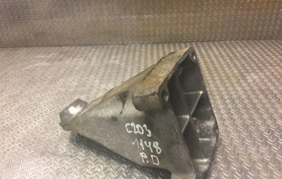 Mercedes-Benz C W203 Engine mounting bracket 2712230804 A2712230804