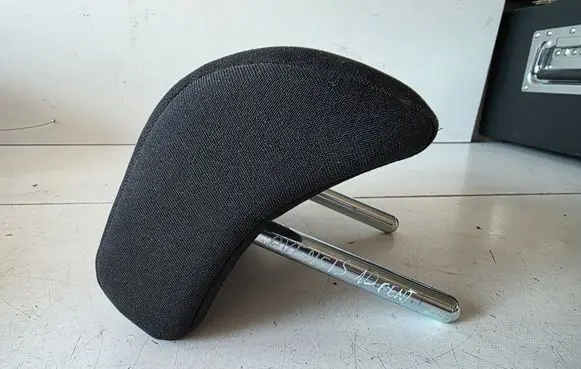 Toyota Avensis T270 Rear seat headrest 