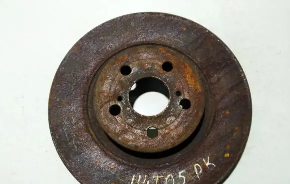 Toyota Avensis T250 Front brake disc ventilated