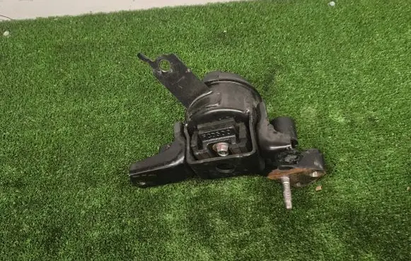 Toyota Yaris Engine mount bracket FCD500 280315