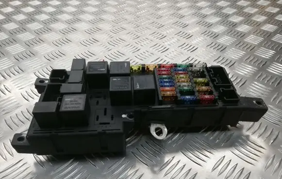 Volvo S60 Fuse module 8678449 518828017