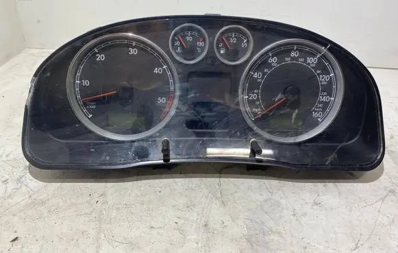 Volkswagen PASSAT B5.5 Speedometer (instrument cluster) 3B0920927A VWZ7Z0B6508807