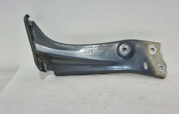 Skoda Octavia Mk3 (5E) Fender mounting bracket 5E0821142
