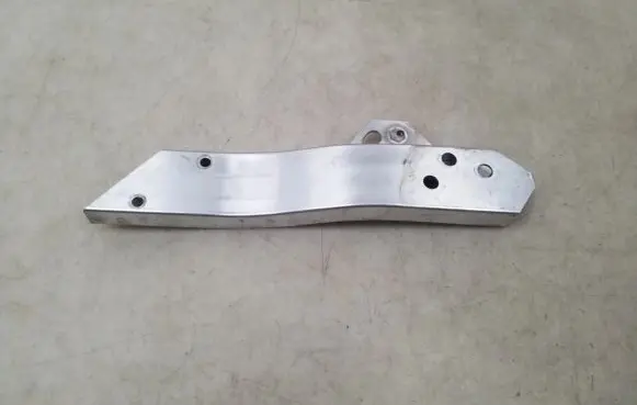 Headlight/headlamp mounting bracket