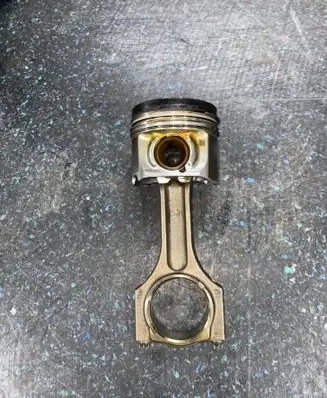 BMW 5 F10 F11 Piston with connecting rod 84L110