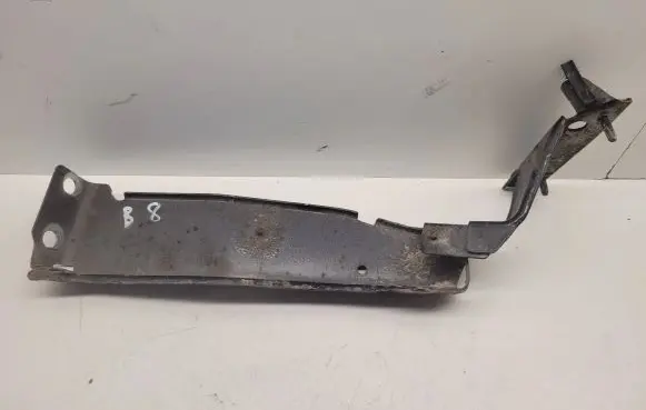 Audi A4 S4 B8 8K Fender mounting bracket 8K0821136B
