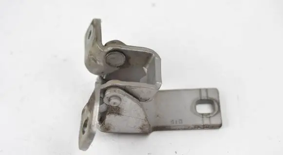 Chrysler Sebring (JS) Front door lower hinge 
