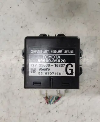 Toyota Avensis T250 Light module LCM 8996005020