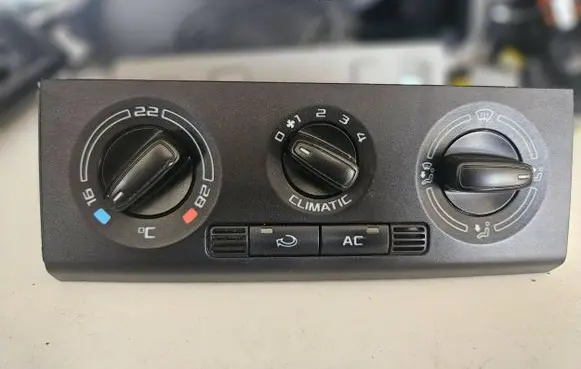 Skoda Fabia Mk1 (6Y) Climate control unit 5J0820045B 9770003 901516030001