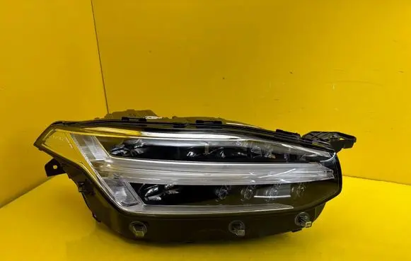 Volvo XC90 Headlight/headlamp 31468919
