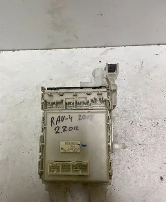 Toyota RAV 4 (XA30) Fuse module 8273042010 9497 71272145