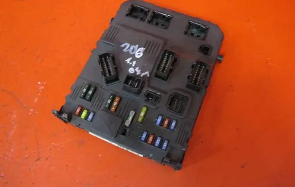 Peugeot 206 Comfort/convenience module 9657999880