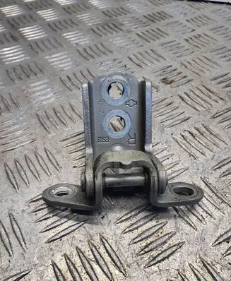 Nissan Qashqai Front door upper hinge