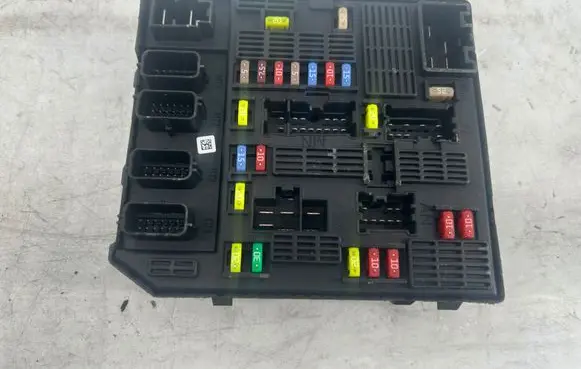 Renault Megane III Fuse module 284B62342R 0231050700680 2840207902300