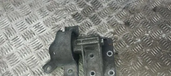 Fiat Punto (188) Engine mount bracket