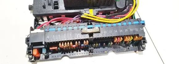 BMW X3 E83 Fuse box set 8387153