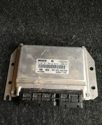 Volkswagen PASSAT B7 Engine control unit/module 0281011283