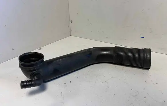 Air intake hose/pipe